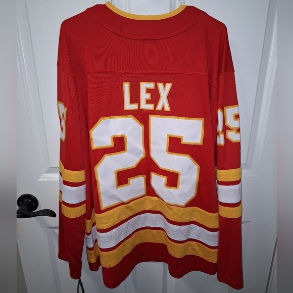 A Fanatics official NHL Calcgay Flames #25 Lex jersey in a men's size large. NWT - Picture 6 of 6